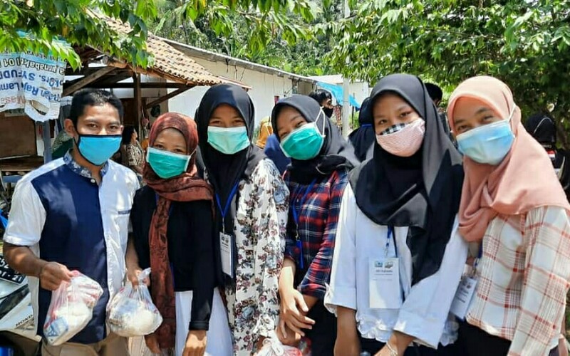  Relawan MRI Lampung Selatan Ceriakan Penghuni Huntara Way Muli