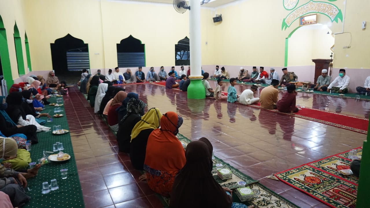  Jamaah Masjid Al Aqso Rajabasa Nunyai Hadiri Maulid, Ustaz Edison Ajak Warga Teladani Akhlak Rasulullah