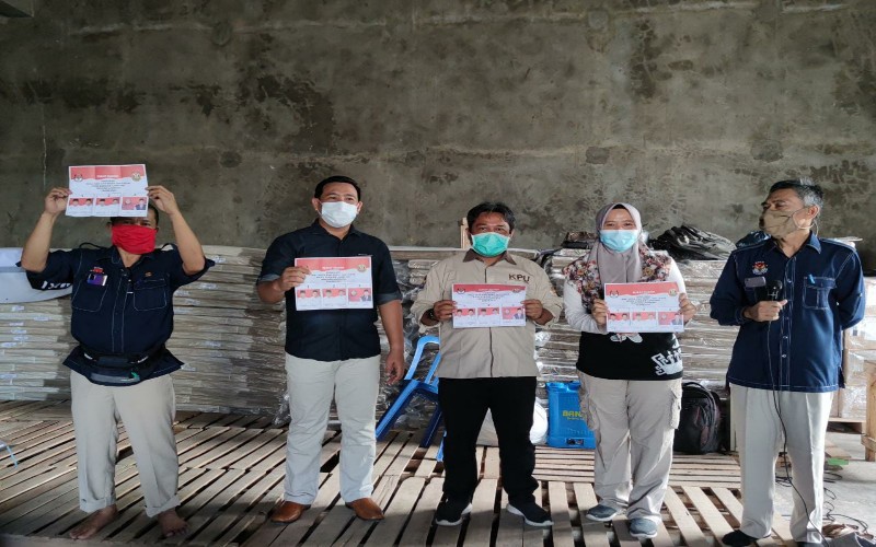  KPU Bandar Lampung Kerahkan 60 Relawan, Pelipatan Surat Suara Ditarget Selesai 4 Hari