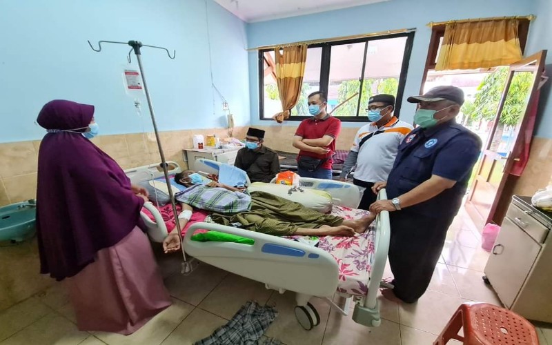  Keluarga Besar Dakwah Sekolah Galang Donasi untuk Kesembuhan Ahmad Khoirul Anam