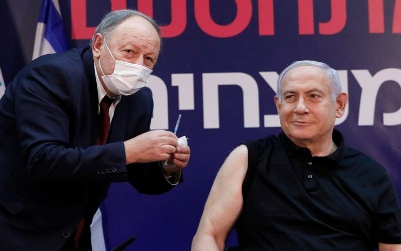  Disiarkan di Televisi, PM Israel Benjamin Netanyahu Pertama Disuntik Vaksin Covid-19
