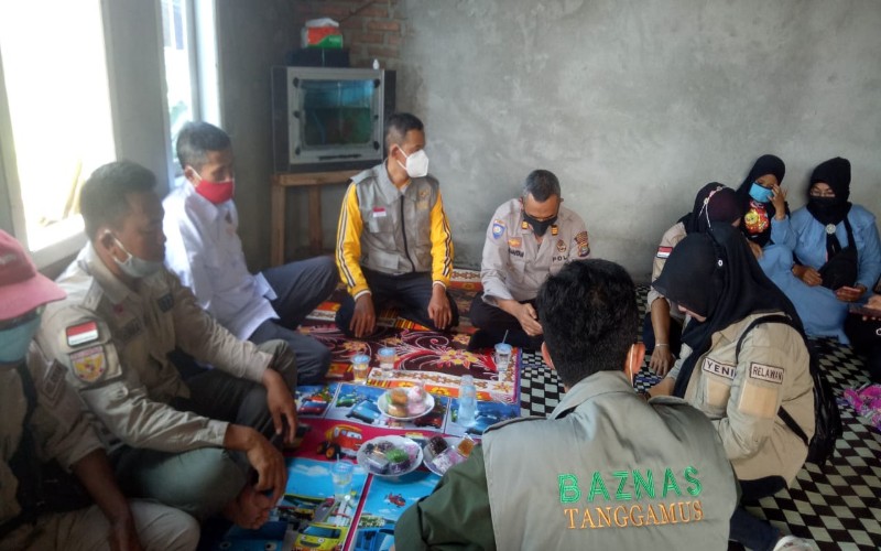 Polres Tanggamus, Baznas-DDS Serahkan Bantuan ke Penderita Kusta dan Jantung Bocor