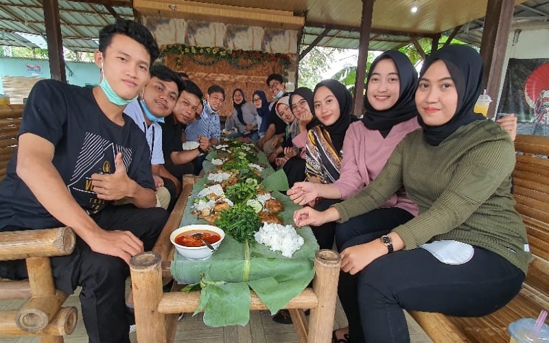  Eratkan Persaudaraan, Relawan Demokrasi KPU Bandar Lampung Silaturahmi di Bukit Sakura
