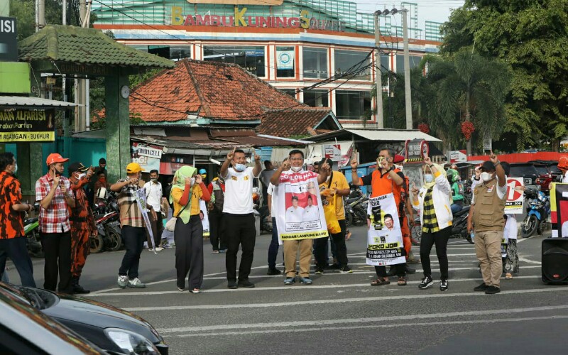  Rycko-Jos Akhiri Masa Kampanye Pilwakot dengan Aksi Freeze Mob