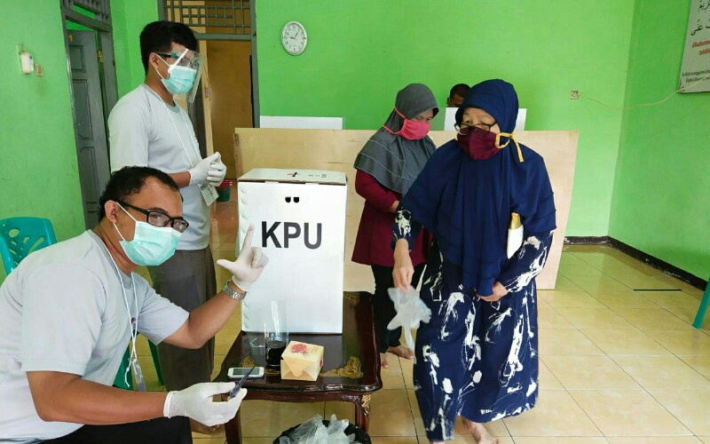  KPPS TPS 11 Hajimena Kompak Ajak Warga Salurkan Hak Suara