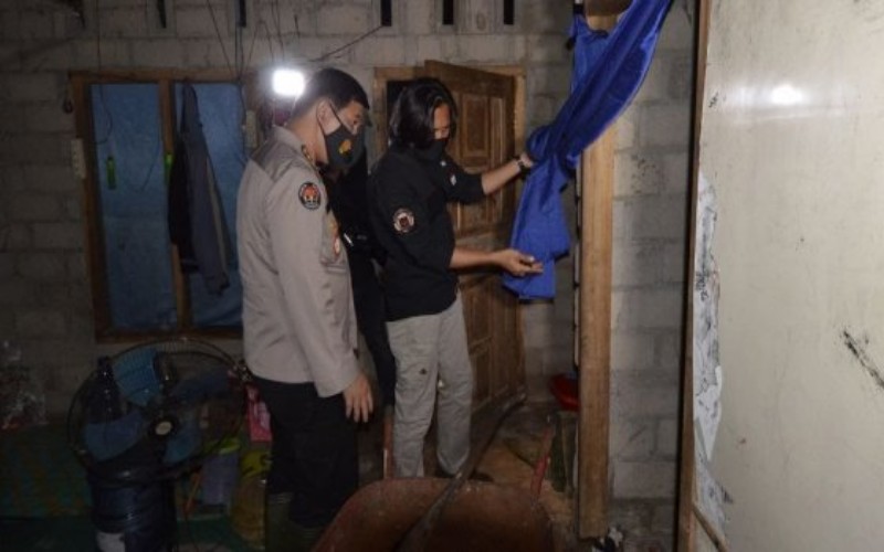  Polisi Tinjau Bunker Senjata Terduga Teroris Upik Lawanga di Lampung Tengah