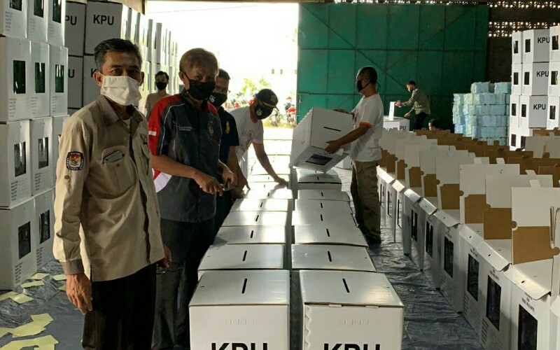  KPU Bandar Lampung Kerahkan 478 Relawan Kemas Logistik