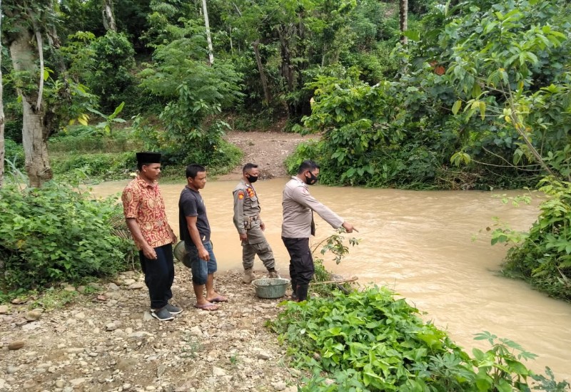  Polsek Pugung Tanggamus Identifikasi Bocah Hanyut di Sungai