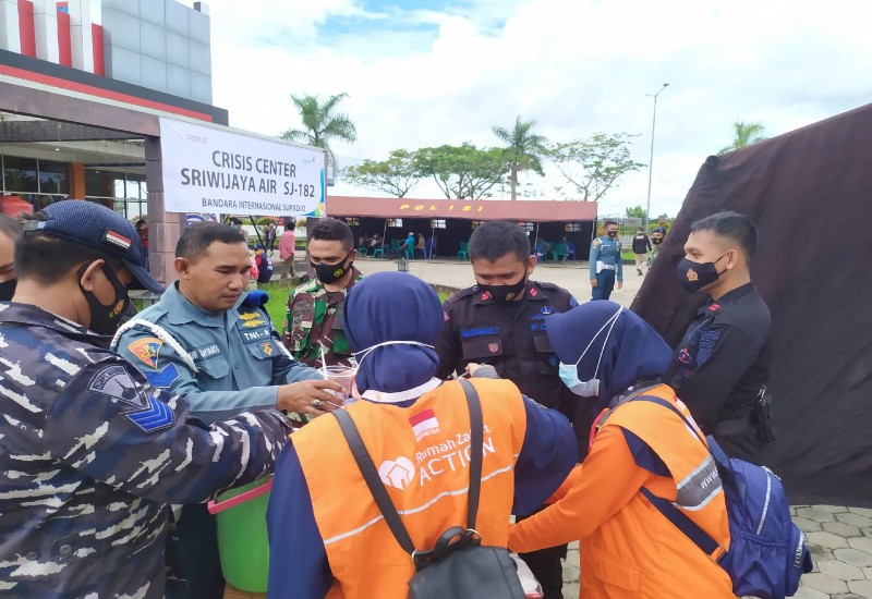  Rumah Zakat Buka Posko Segar di Crisis Center Sriwijaya Air