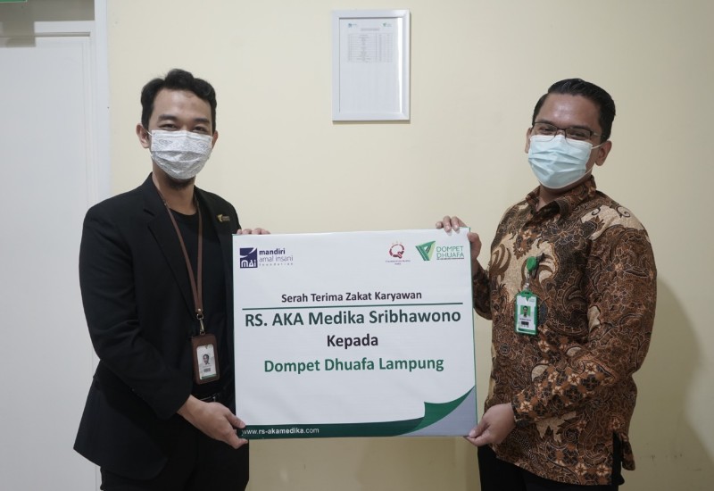  Dompet Dhuafa Terima Zakat Karyawan Rumah Sakit AKA Medika Sribhawono