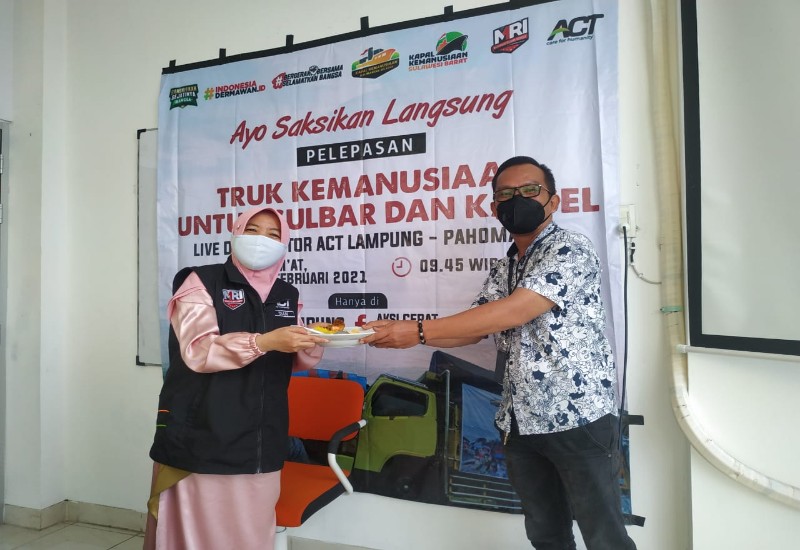  Persembahkan Tumpeng untuk Wartawan, Dian Eka Darma Wahyuni: Tanpa Media Massa, ACT Lampung Bukan Siapa-Siapa