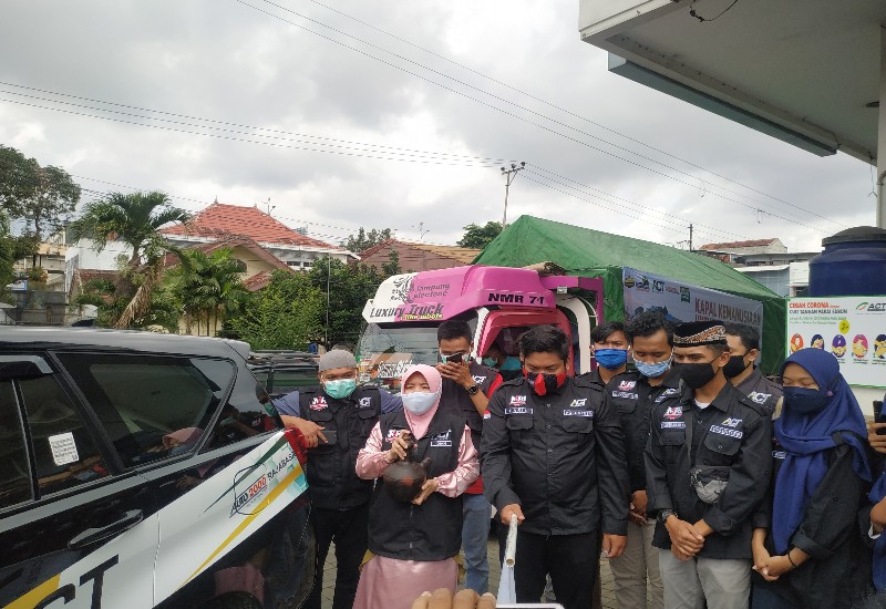  ACT Lampung Lepas 2 Truk Bantuan Korban Bencana Alam ke Sulbar dan Kalsel, Dian Eka Darma Wahyuni: Ini Bukan yang Terakhir