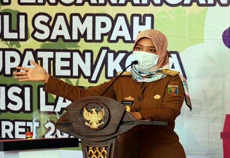  Nunik Ajak Warga Hindari Penggunaan Plastik Berlebihan
