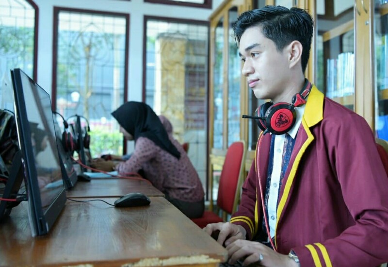  Muhammad Rizki Mulia Mahasiswa Universitas Terbaik di Lampung Teknokrat Raih Runner-Up Brawijaya English Tournament