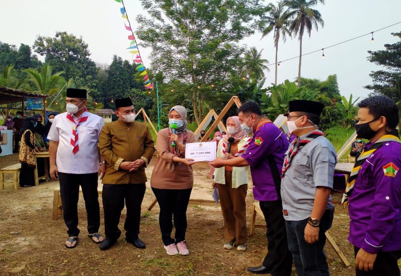  Satuan Komunitas Sekawan Persada Nusantara Lampung Salurkan Bantuan Korban Bencana ke Wagub Nunik
