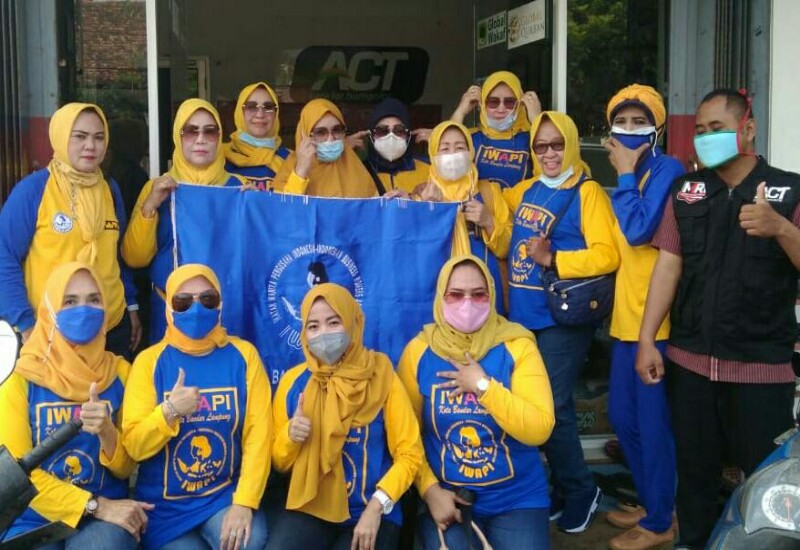  Iwapi Bandar Lampung Bagikan Bahan Pokok