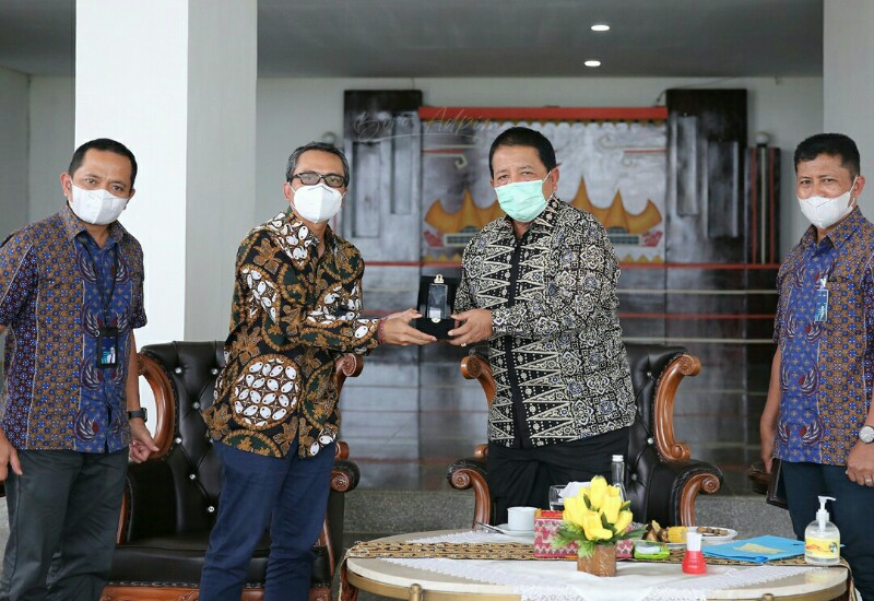  Gubernur Arinal Dorong PT PLN Pemerataan Listrik di Desa  Kepulauan