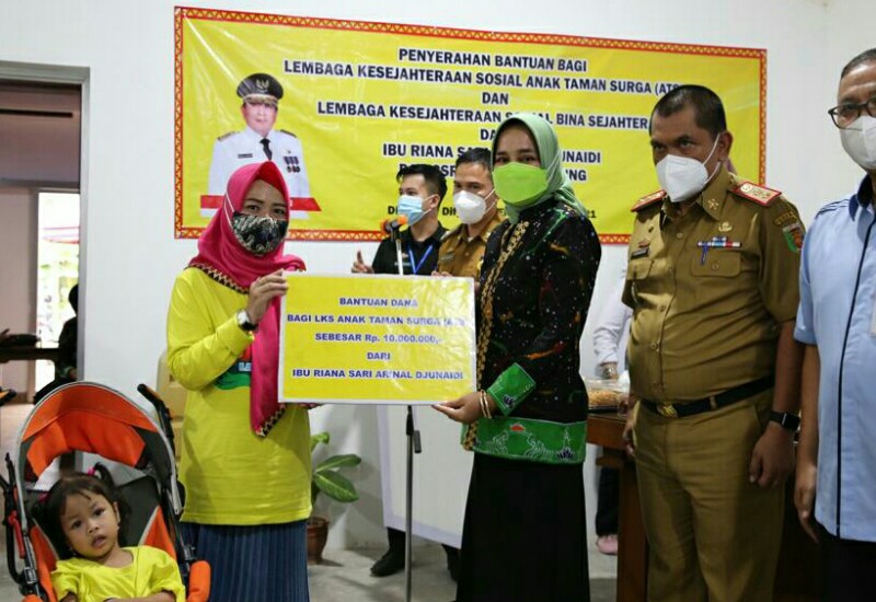  Istri Gubernur Lampung Beri Bantuan ke Taman Surga