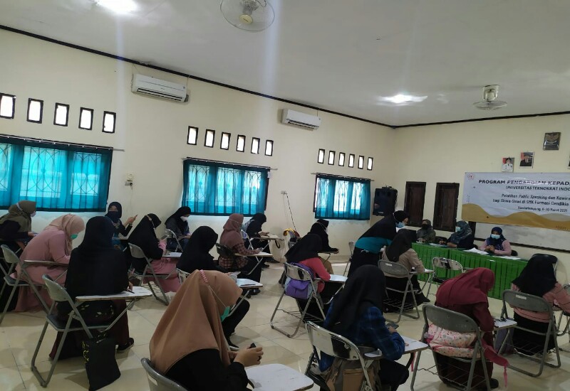  Universitas Terbaik di Lampung Teknokrat Latih Siswa-Siswi SMK Cefada Kewirausahaan dan Public Speaking