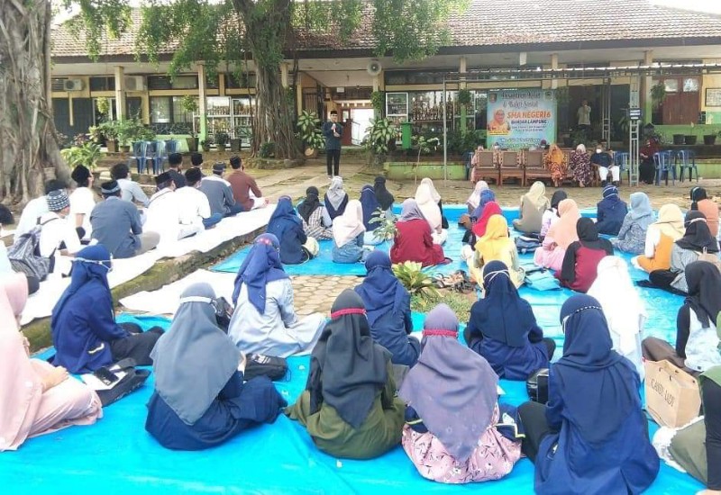  Isi Pesantren Kilat di SMAN 6 Bandar Lampung, Muhammad Suhada Ajak Pelajar Tingkatkan Ilmu dan Takwa