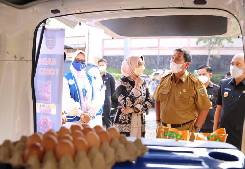  Riana Sari Arinal Buka Bazar Takjil Ramadan 2021