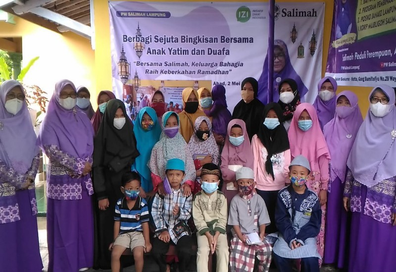  Salimah Lampung-IZI Berbagi Sejuta Bingkisan untuk Yatim dan Duafa