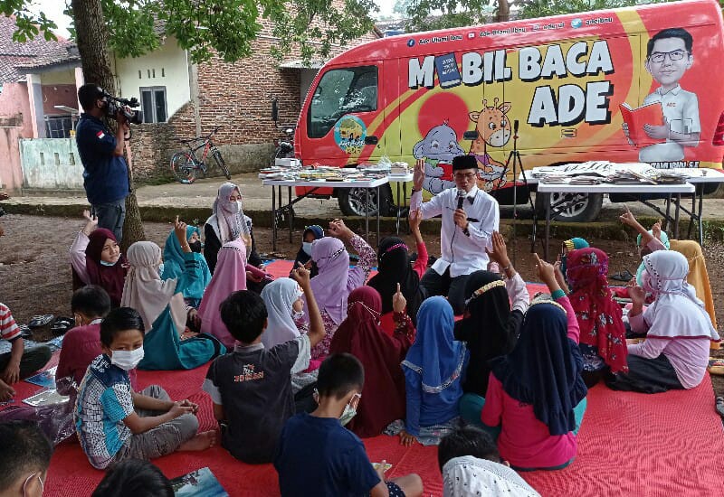  Anggota DPRD Lampung Ade Utami Ibnu Luncurkan Mobil Baca dengan Maskot Terbaru