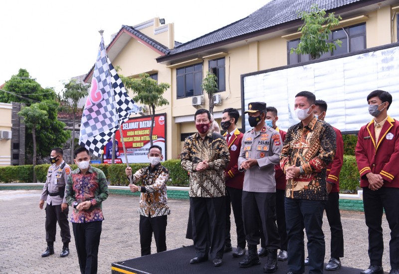  Universitas Terbaik di Lampung Teknokrat Distribusikan 1.500 Paket Sembako ke Polda Lampung