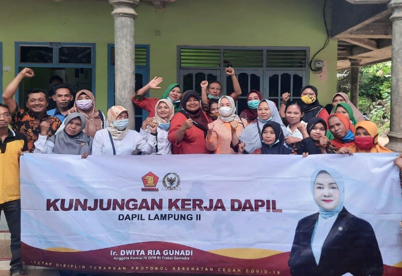  Dwita Ria Gunadi Kritik Konstratani
