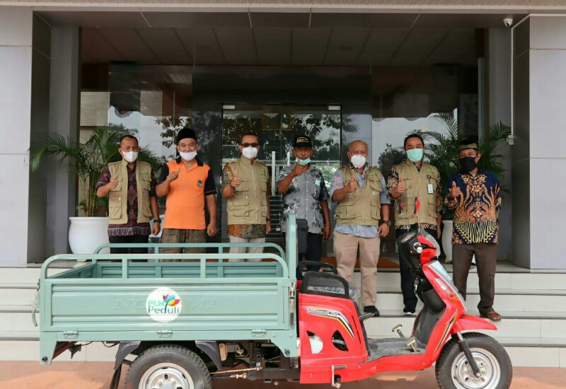  PLN Peduli Salurkan Motor Pengangkut Sampah untuk Warga Rajabasa Permai