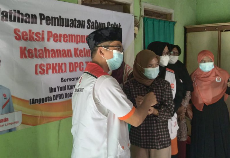  Ketua PKS Bandar Lampung Muhammad Suhada Resmikan Kelompok Usaha Warga
