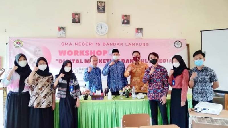  Tim PKM Universitas Terbaik di Lampung Teknokrat Berikan Pelatihan di SMA N 15 Bandar Lampung