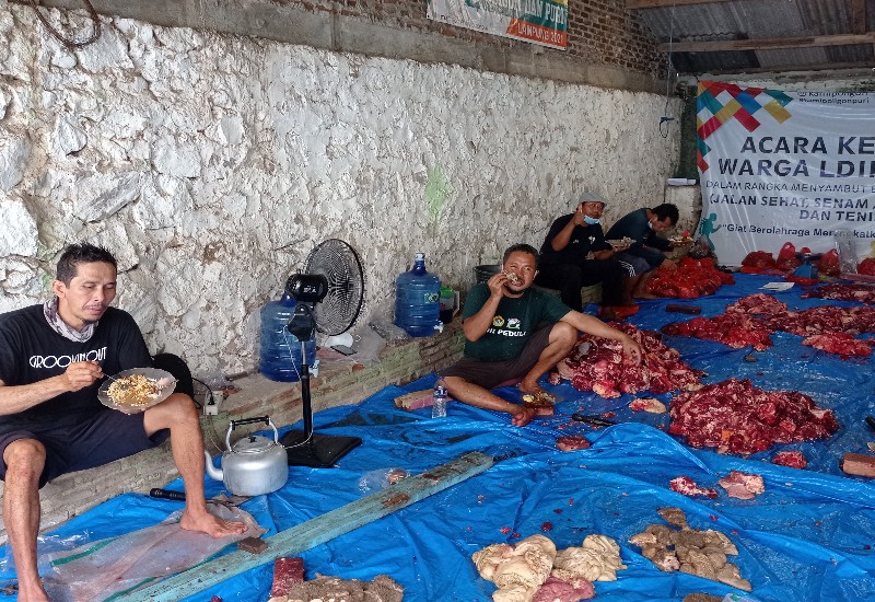  LDII Perumahan Puri Sejahtera Sembelih 8 Sapi, Warga Sekitar Bisa Nikmati Daging Kurban