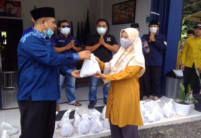  DPD Partai Nasdem Lampung Selatan Bagikan Ratusan Paket Daging Kurban