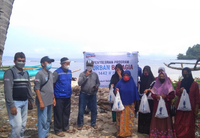  LAZDAI Lampung Salurkan Daging Kurban kepada Warga Cukuh Balak Tanggamus