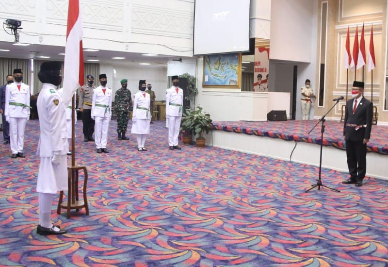  Sekdaprov Kukuhkan Paskibraka Lampung