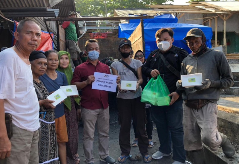  Relawan ACT-MRI Lampung Selatan Salurkan Makanan untuk Warga Korban Kebakaran Pasar Bakauheni