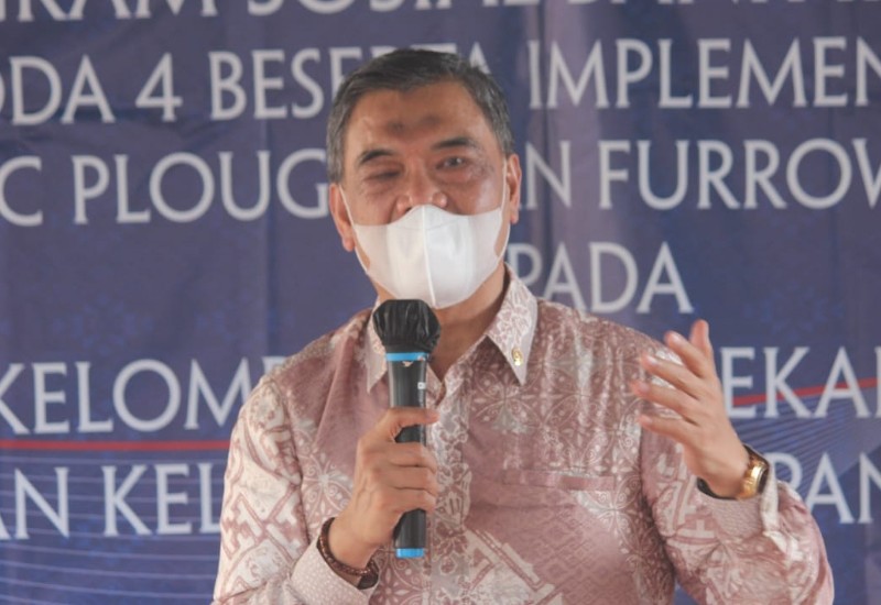  Junaidi Auly Salurkan Alat Mesin Pertanian