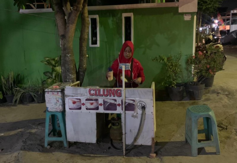  Bainah Jualan Cilung Depan Masjid BKP, Pindah-Pindah Tempat Karena Anak Sekolah Belajar Daring
