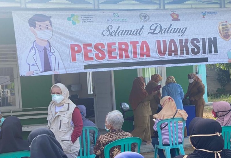  Anggota DPR Fraksi Gerindra Dwita Ria Gunadi Inisiasi Vaksinasi di 3 Kecamatan di Lampung Tengah