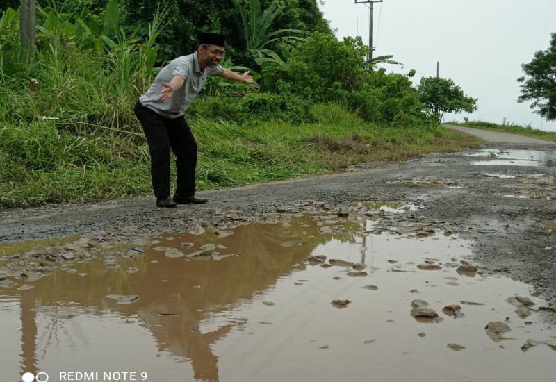  Abdul Hakim Minta Pemkab Tanggamus Perbaiki Jalan Rusak Kecamatan Limau
