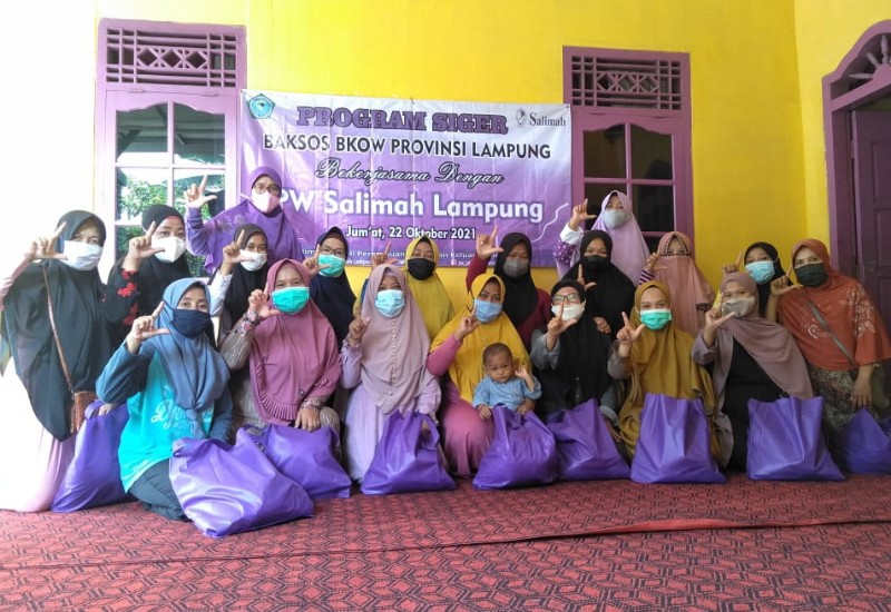  Siger Baksos BKOW dan Salimah Lampung Berbagi Jumat Berkah