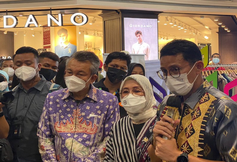  Dwita Ria Gunadi Dampingi Sandiaga Uno Buka Pameran Kreatif di Mal Boemi Kedaton