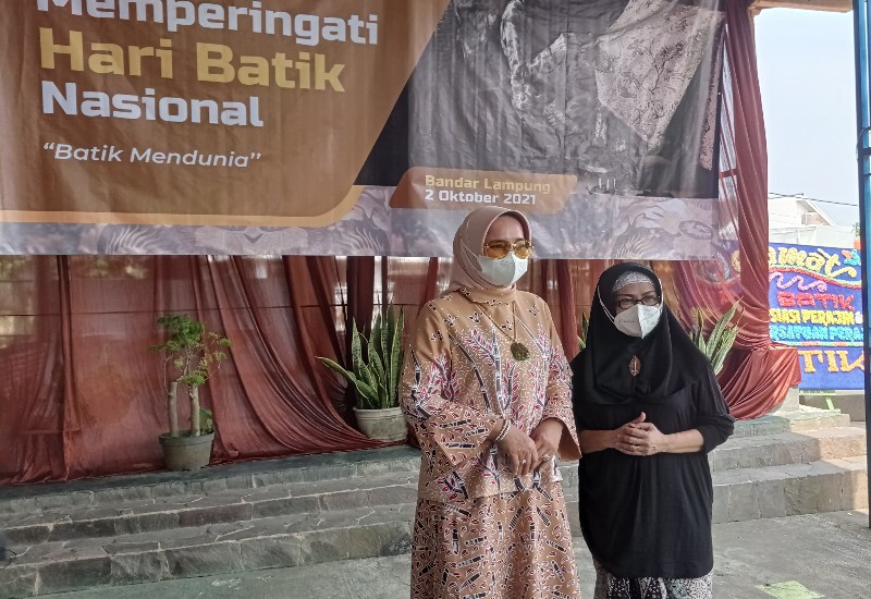  Riana Sari Arinal Puji Pameran Batik Inisiasi P3BL Pimpinan Laila Al Khusna