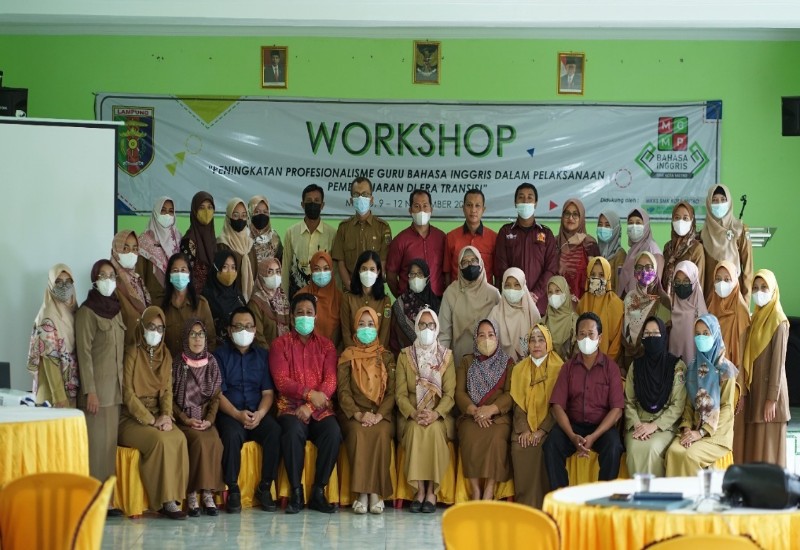  Guru Bahasa Inggris Metro Dilatih IT oleh Dosen STMIK Dharma Wacana