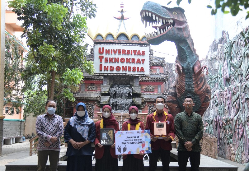  Mahasiswa PTS Terbaik Sumatera Universitas Teknokrat Indonesia Juara Debat Bulan Inklusi Keuangan Gelaran OJK