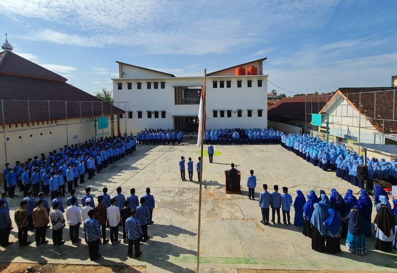 Hari Guru, SMPIT Baitul Muslim Apresiasi Seluruh Tenaga Pendidik