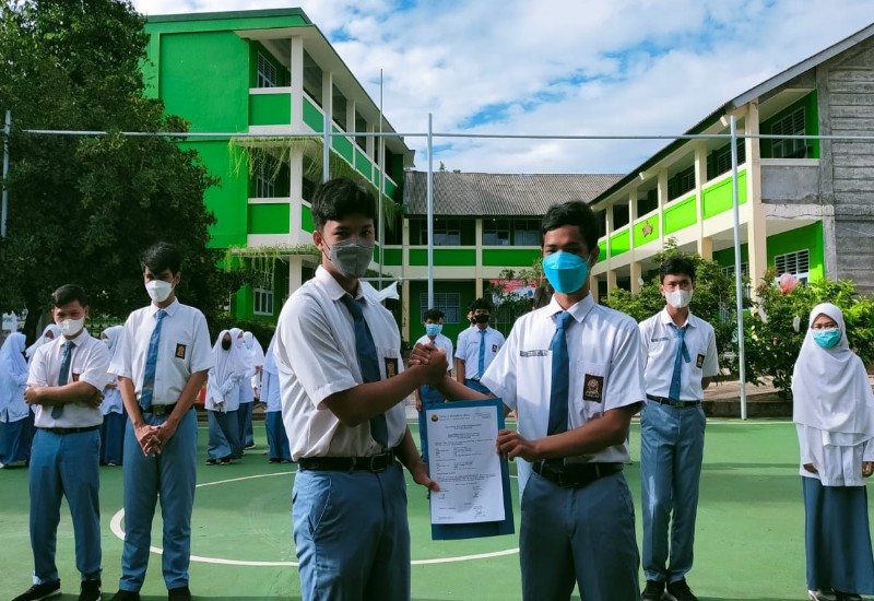  Pengurus OSIS dan Rohis SMAIT Daarul Ilmi Dilantik