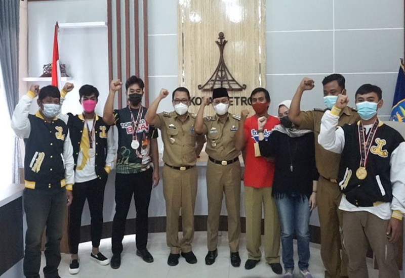  Pemkot Metro Beri Penghargaan Atlet Peraih Medali PON XX Papua