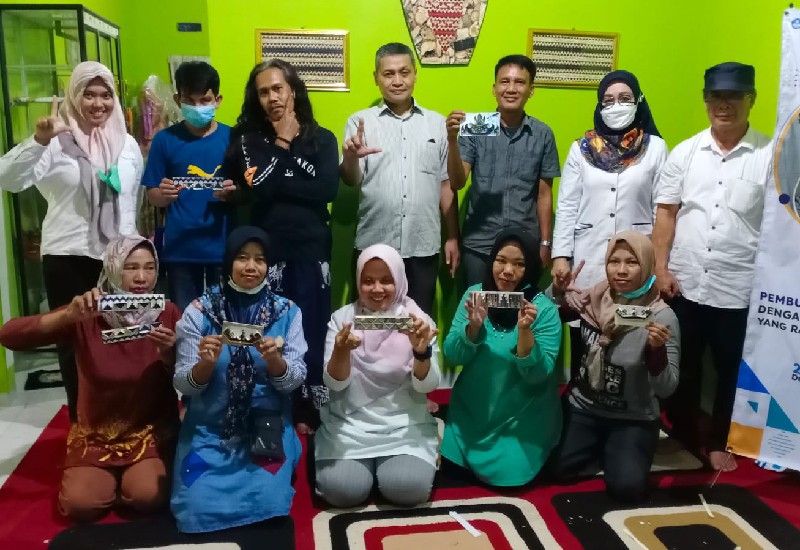  UBL dan Seniman Yogyakarta Kembangkan Tapis Cap Ramah Lingkungan di Negerikaton Pesawaran